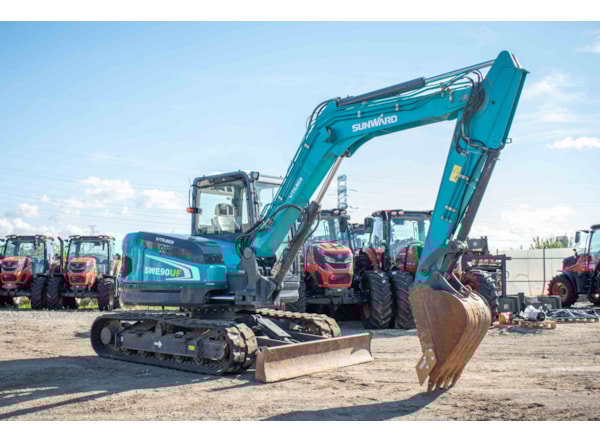 Midiexcavator SUNWARD 90UF R de vanzare